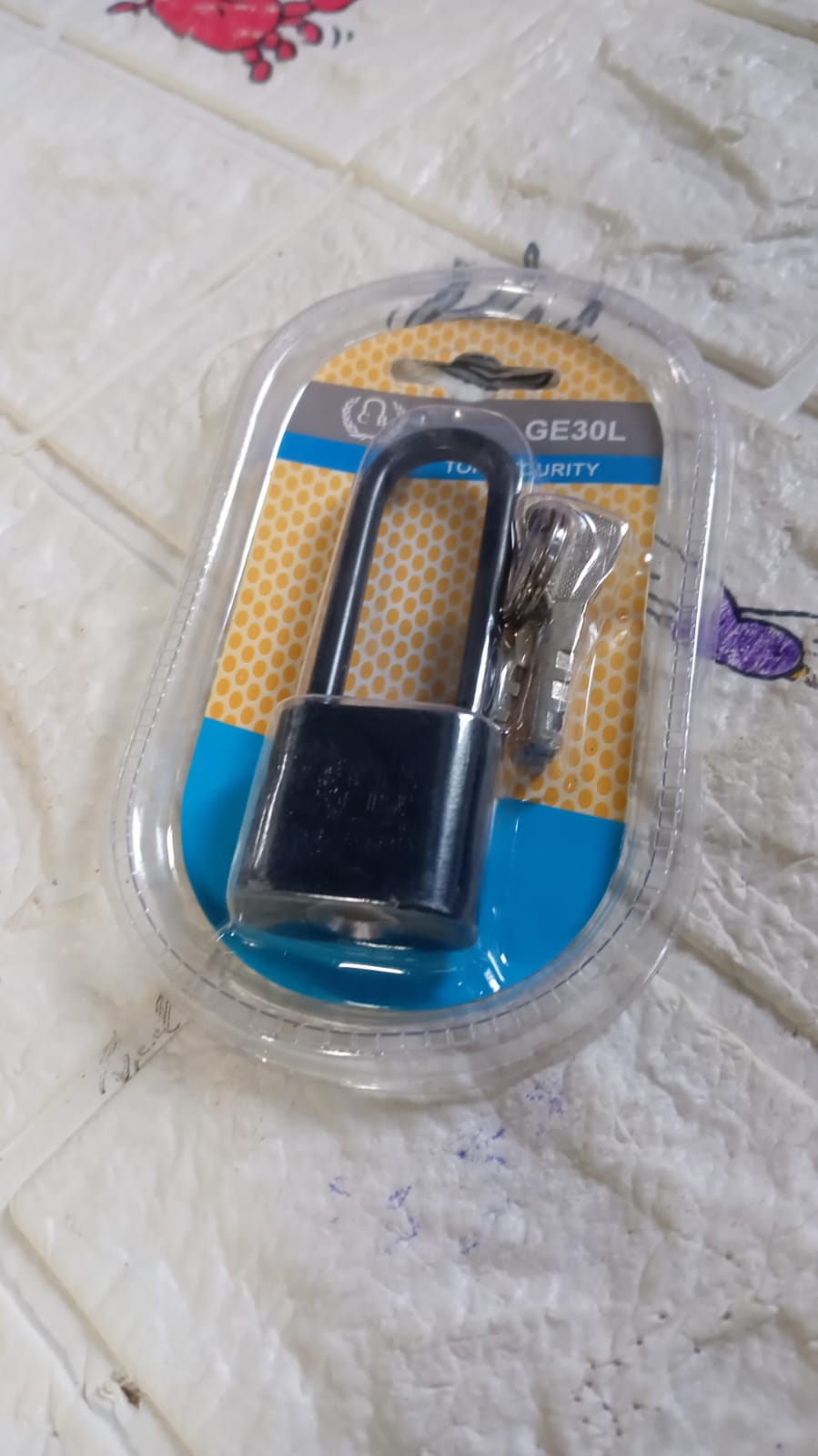 Compact metal padlock with additional keys. Compact metal padlock with additional keys.